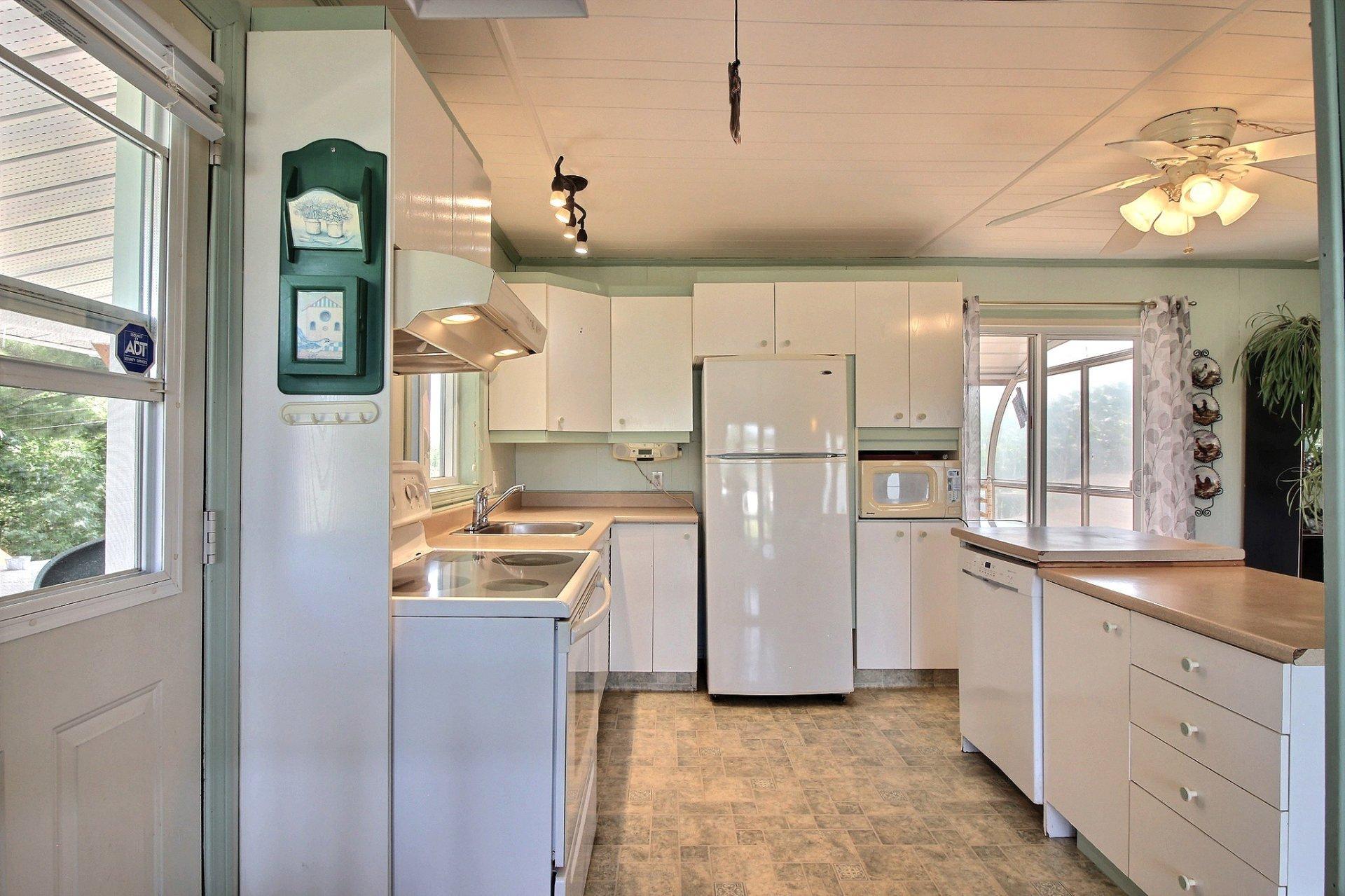 









53


Rue Marguerite

,
Grenville-sur-la-Rouge,




QC
J0V1B0

