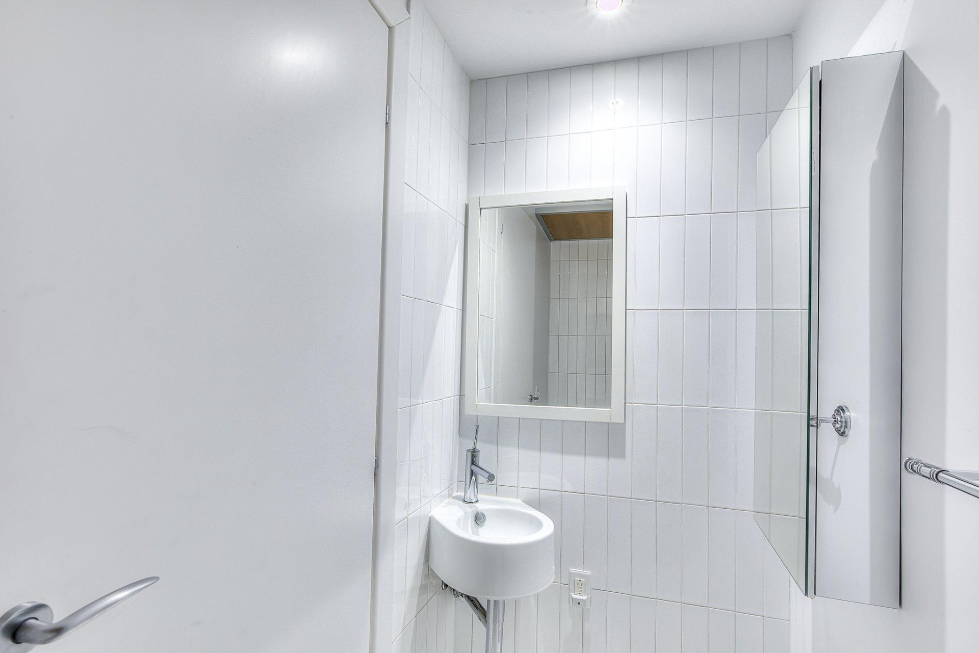 









445


Av. Viger O.

, 701,
Montréal (Ville-Marie),




QC
H2Z2B8

