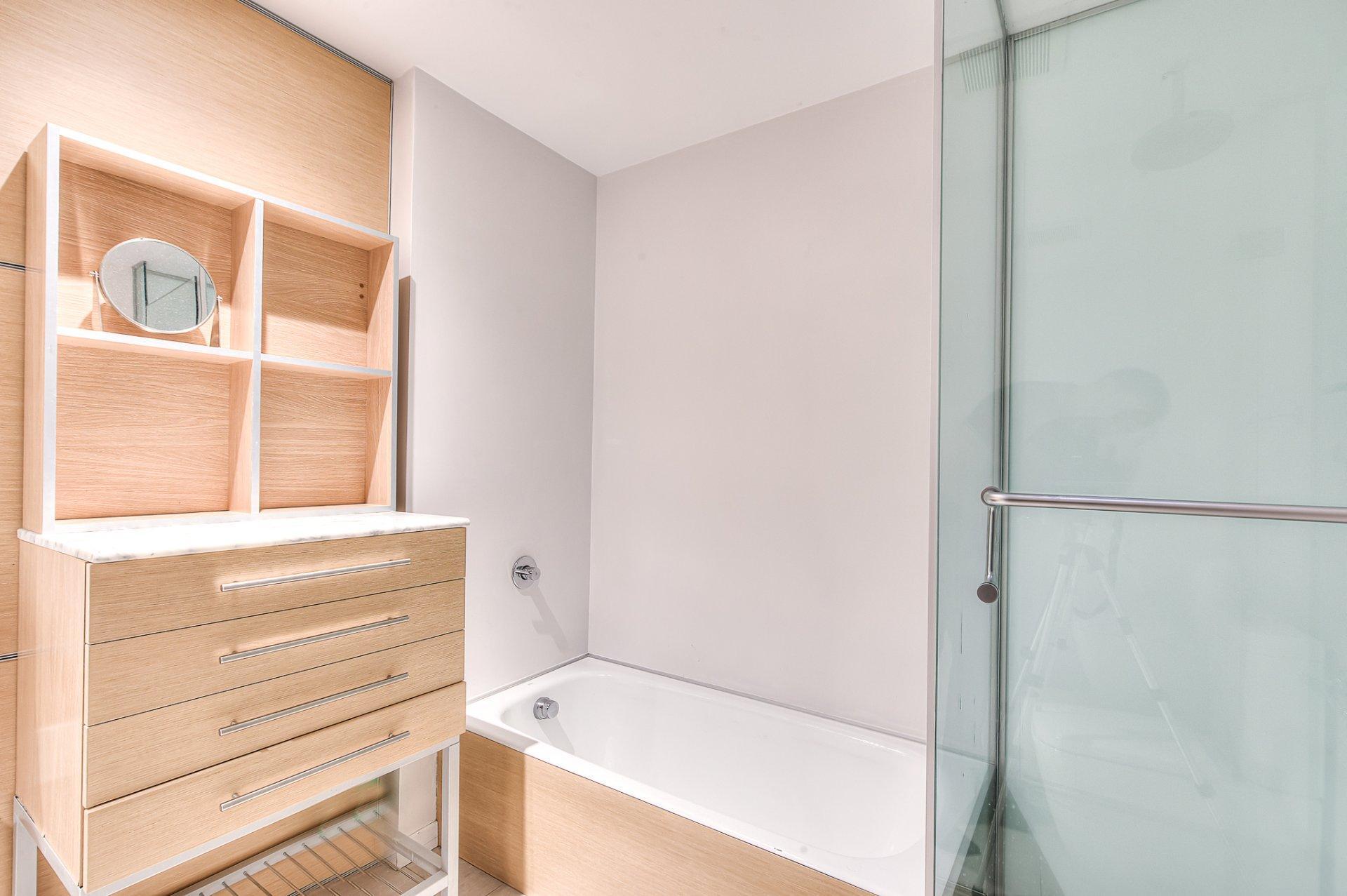 









445


Av. Viger O.

, 701,
Montréal (Ville-Marie),




QC
H2Z2B8

