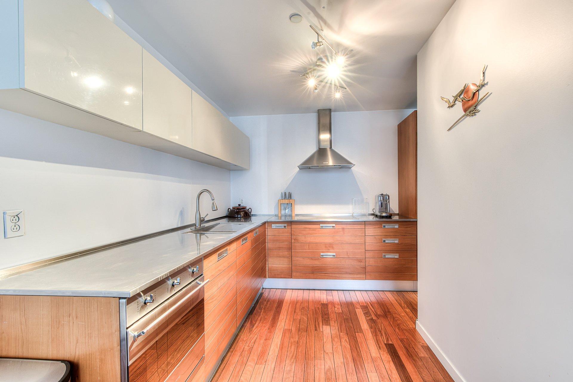 









445


Av. Viger O.

, 701,
Montréal (Ville-Marie),




QC
H2Z2B8

