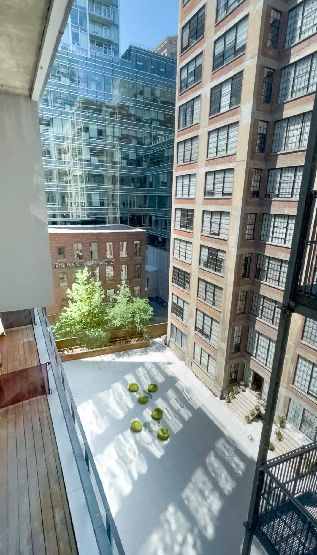 









445


Av. Viger O.

, 701,
Montréal (Ville-Marie),




QC
H2Z2B8

