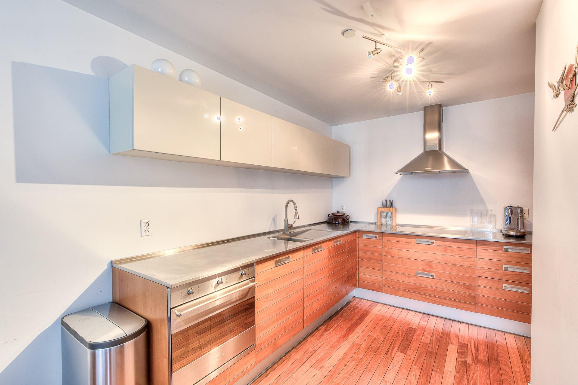 









445


Av. Viger O.

, 701,
Montréal (Ville-Marie),




QC
H2Z2B8

