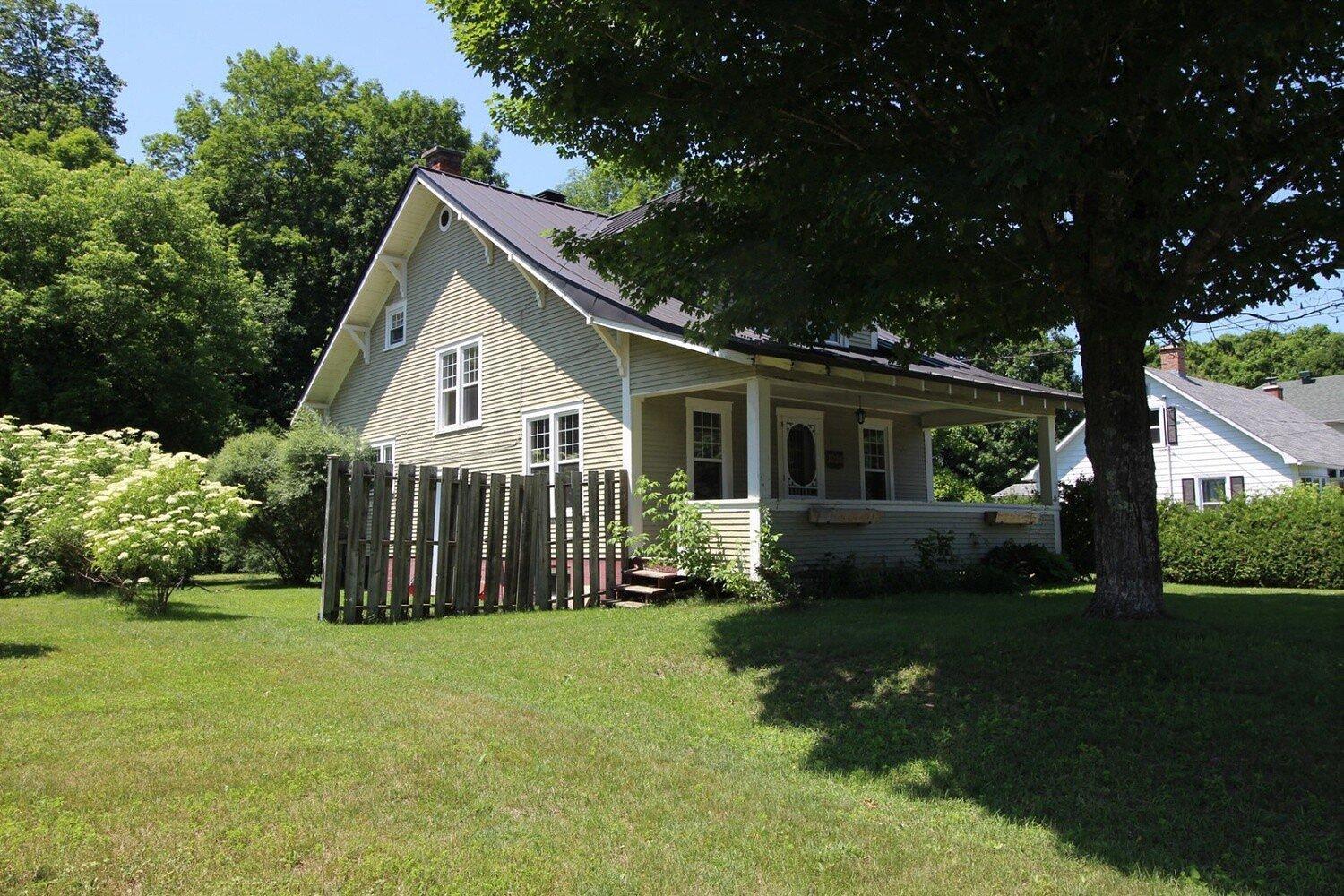 









1026


Rue Sanborn

,
Ayer's Cliff,




QC
J0B1C0

