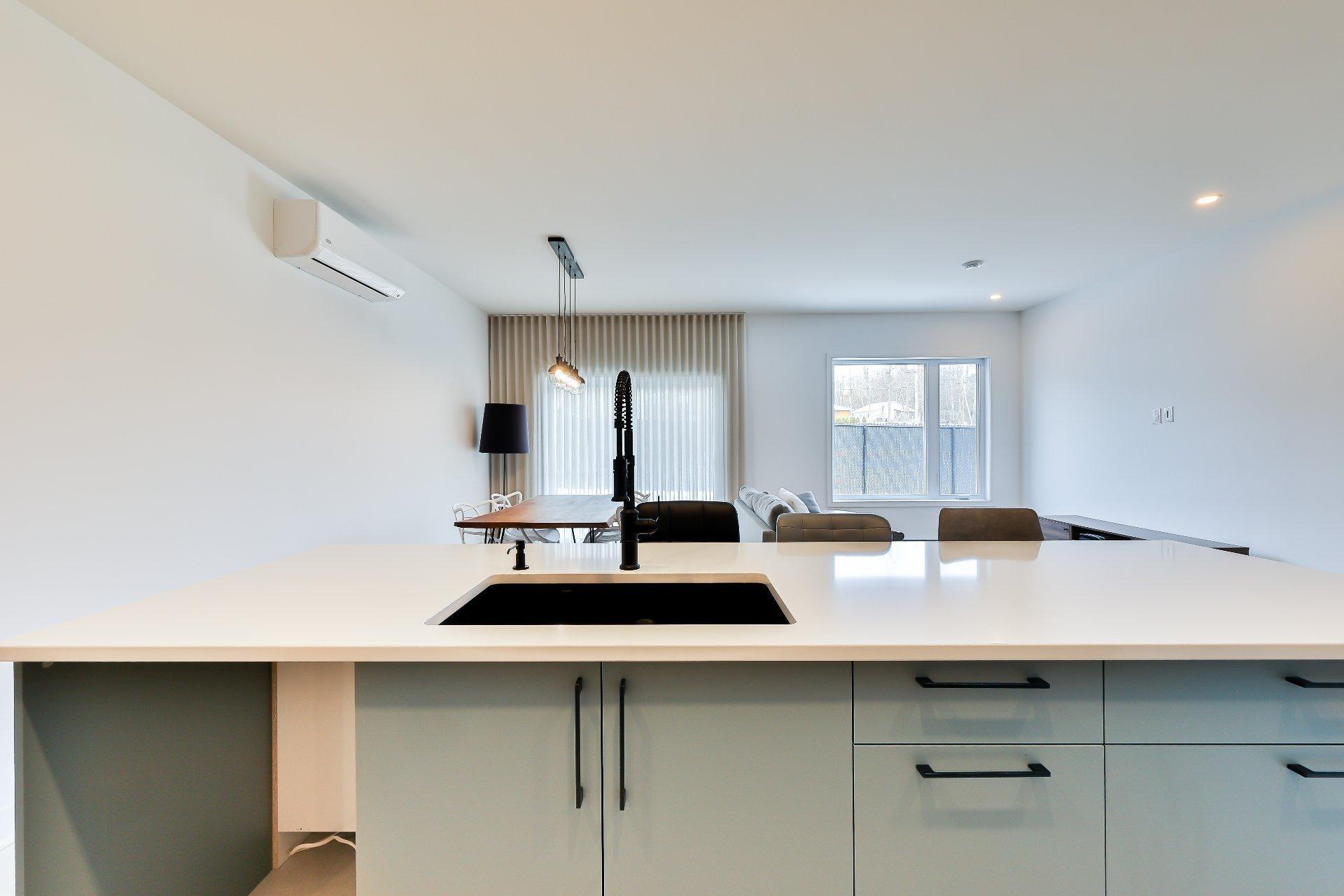 









3905


Rue Léon-Landry

,
Sainte-Julienne,




QC
J0K2T0

