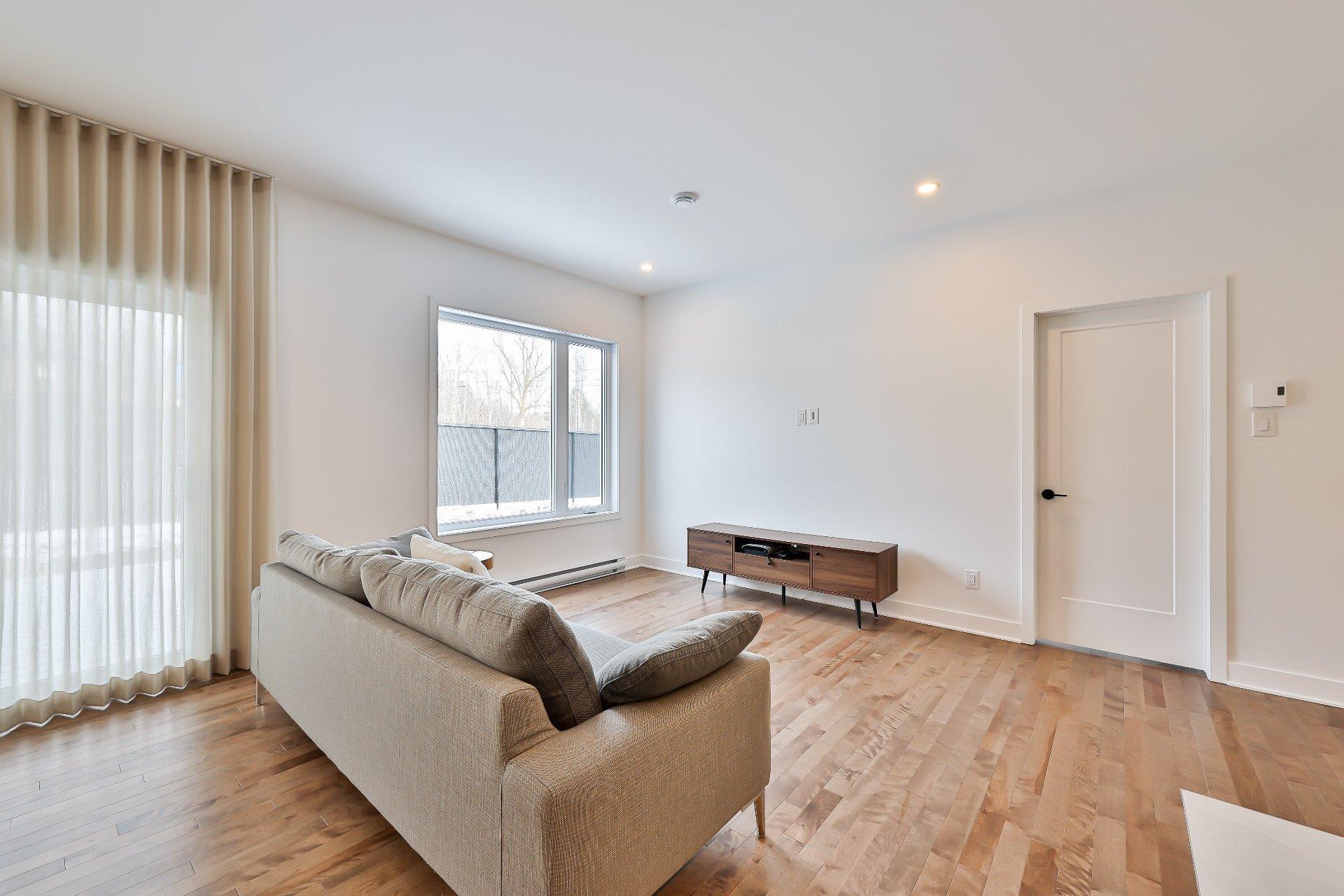 









3905


Rue Léon-Landry

,
Sainte-Julienne,




QC
J0K2T0

