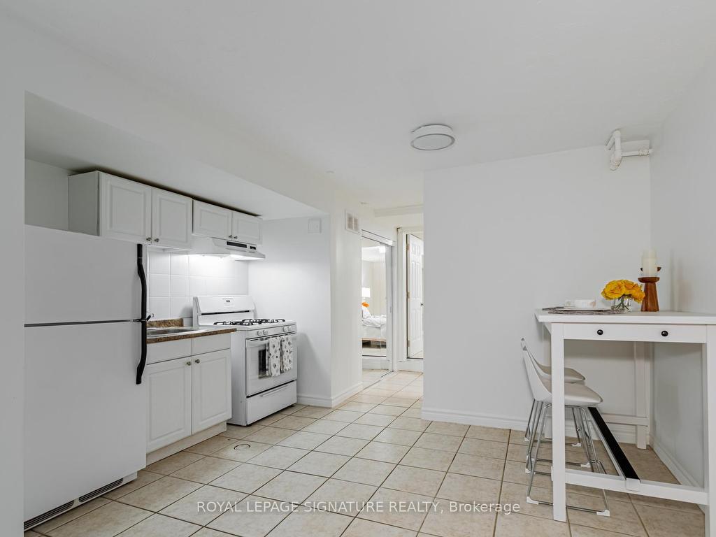 









246


Nairn

Avenue, Lower,
Toronto,




ON
M6E 4H4

