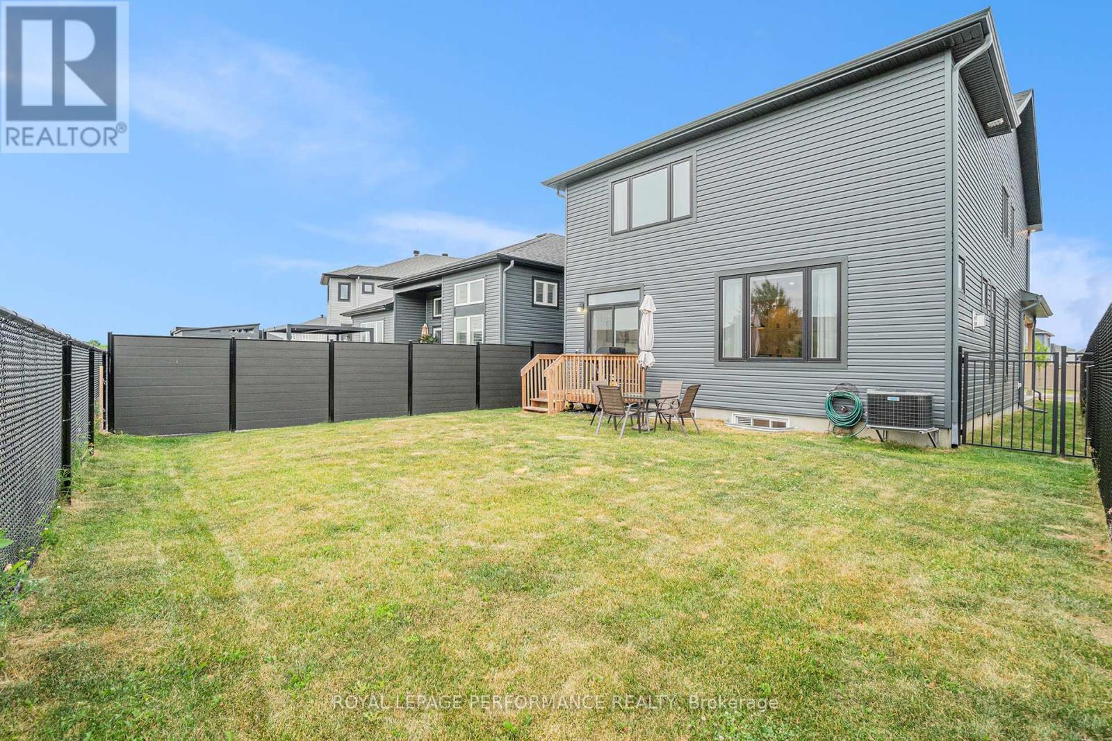 












916 SOCCA CRESCENT

,
Ottawa,




Ontario
K4A5L9

