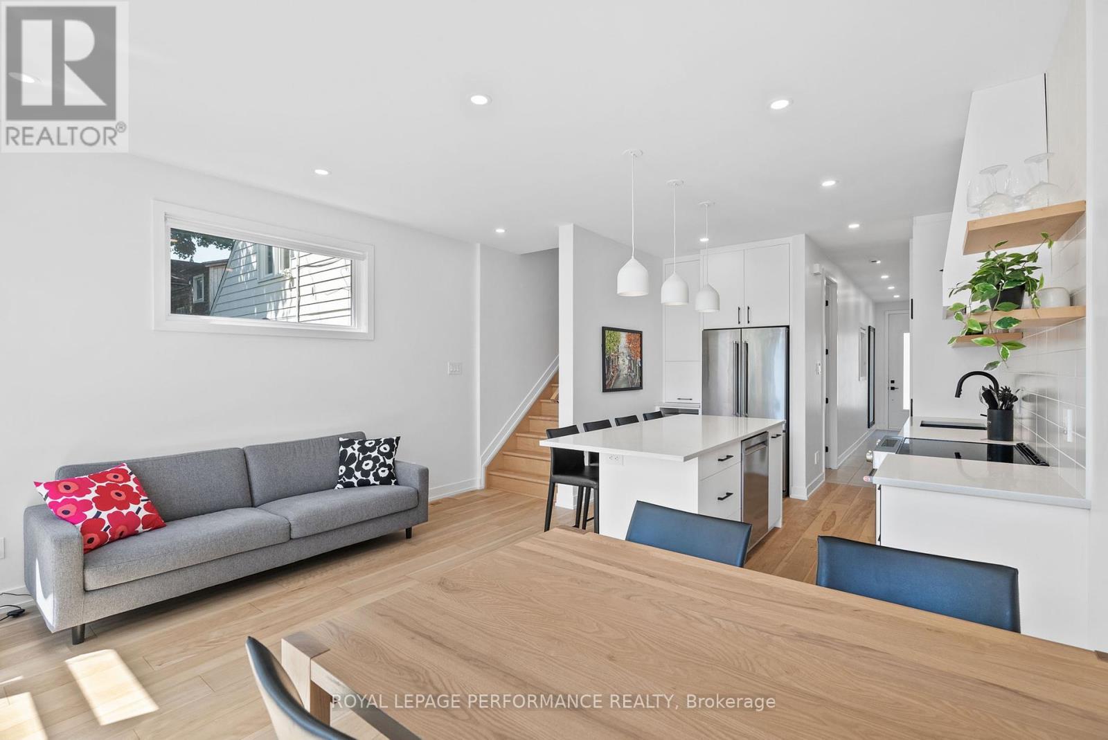 












80 DAGMAR AVENUE

,
Ottawa,




Ontario
K1L5T4

