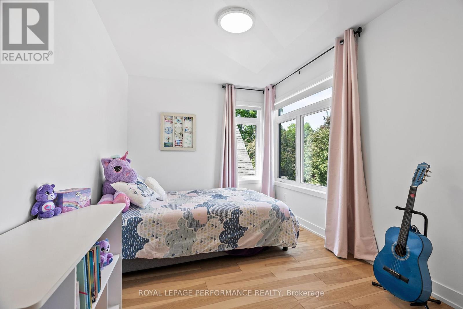 












80 DAGMAR AVENUE

,
Ottawa,




Ontario
K1L5T4

