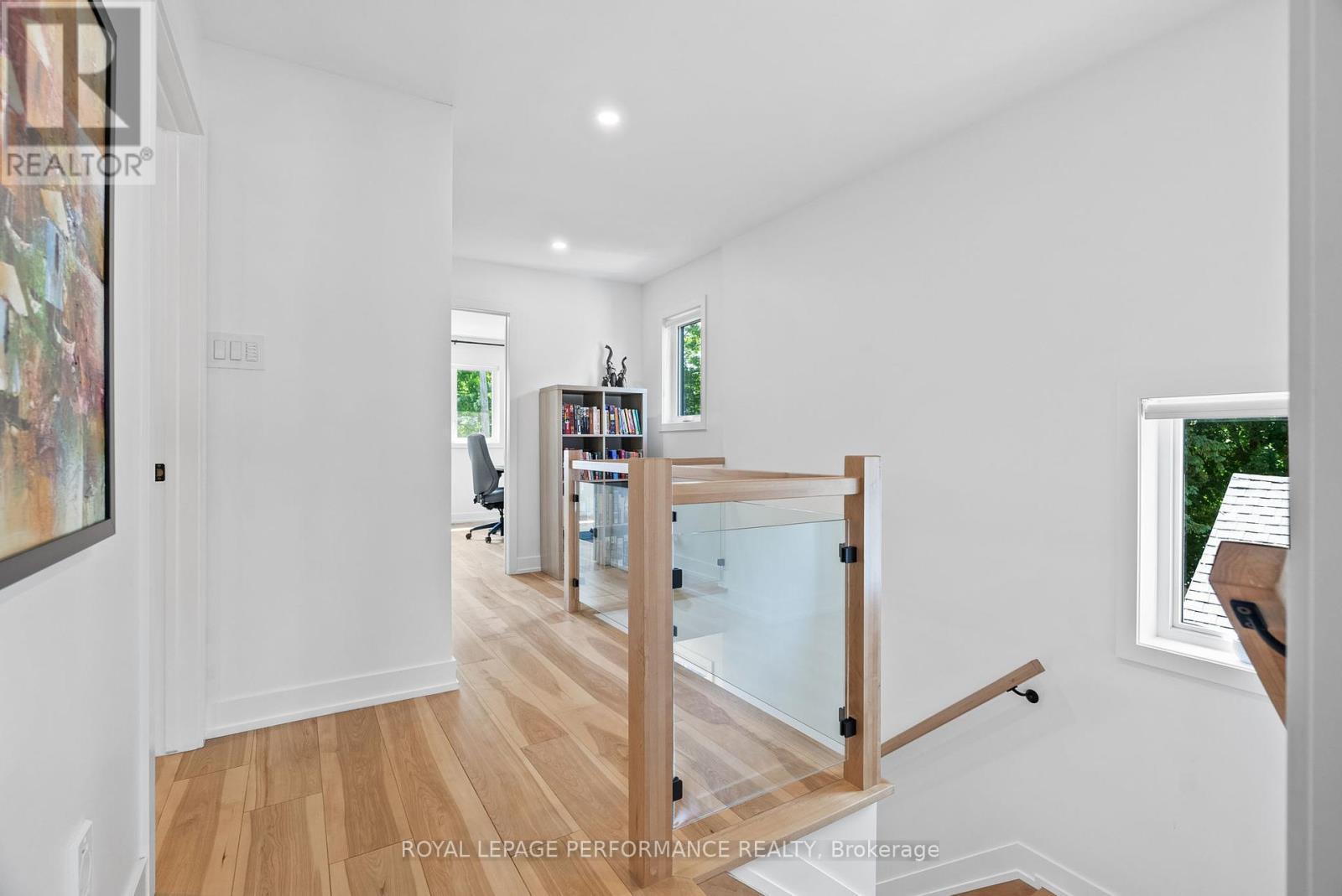












80 DAGMAR AVENUE

,
Ottawa,




Ontario
K1L5T4


