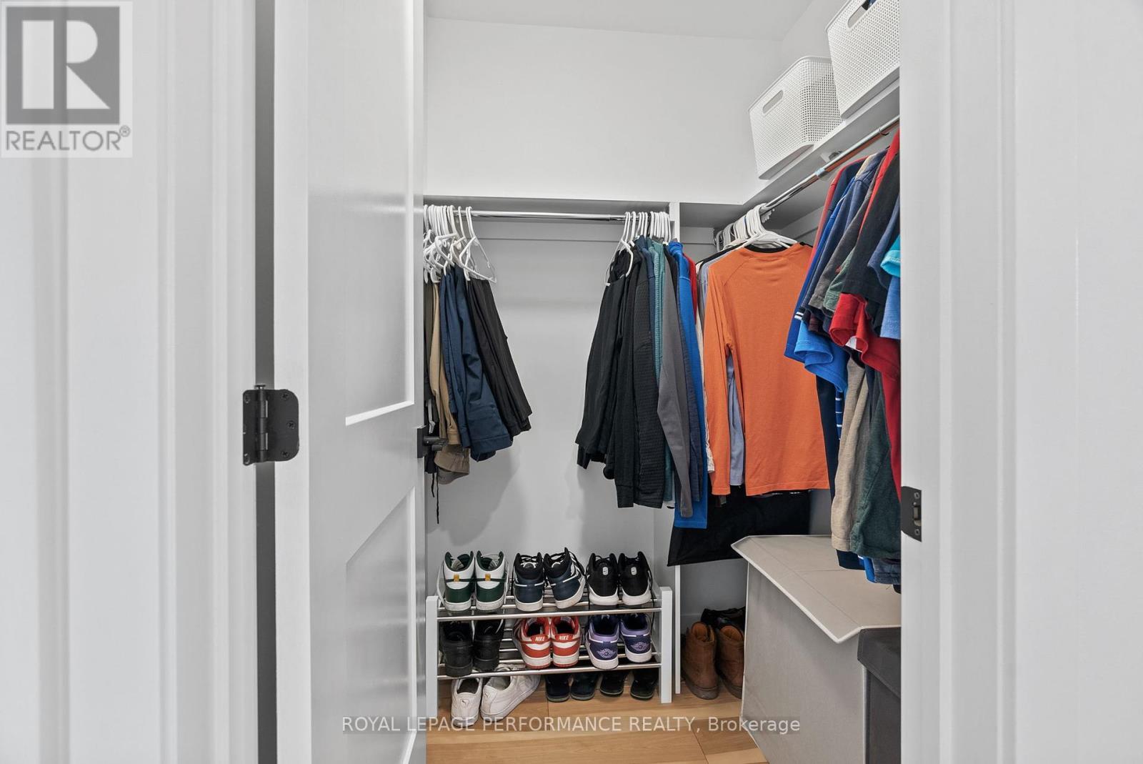 












80 DAGMAR AVENUE

,
Ottawa,




Ontario
K1L5T4

