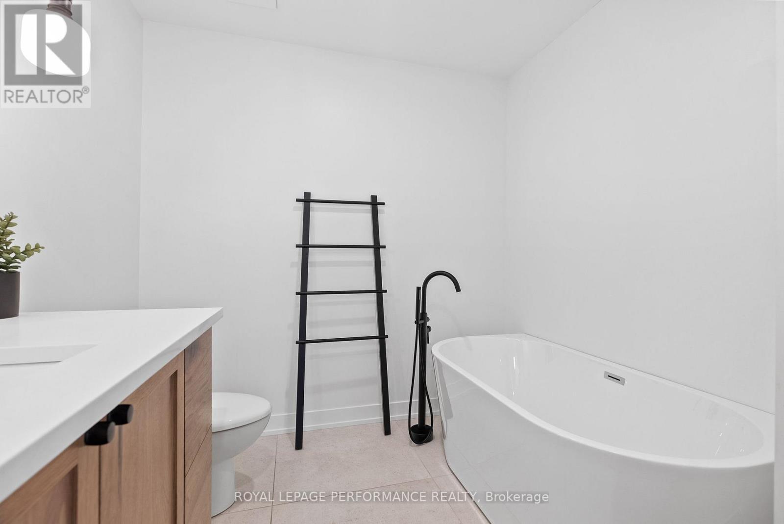 












80 DAGMAR AVENUE

,
Ottawa,




Ontario
K1L5T4

