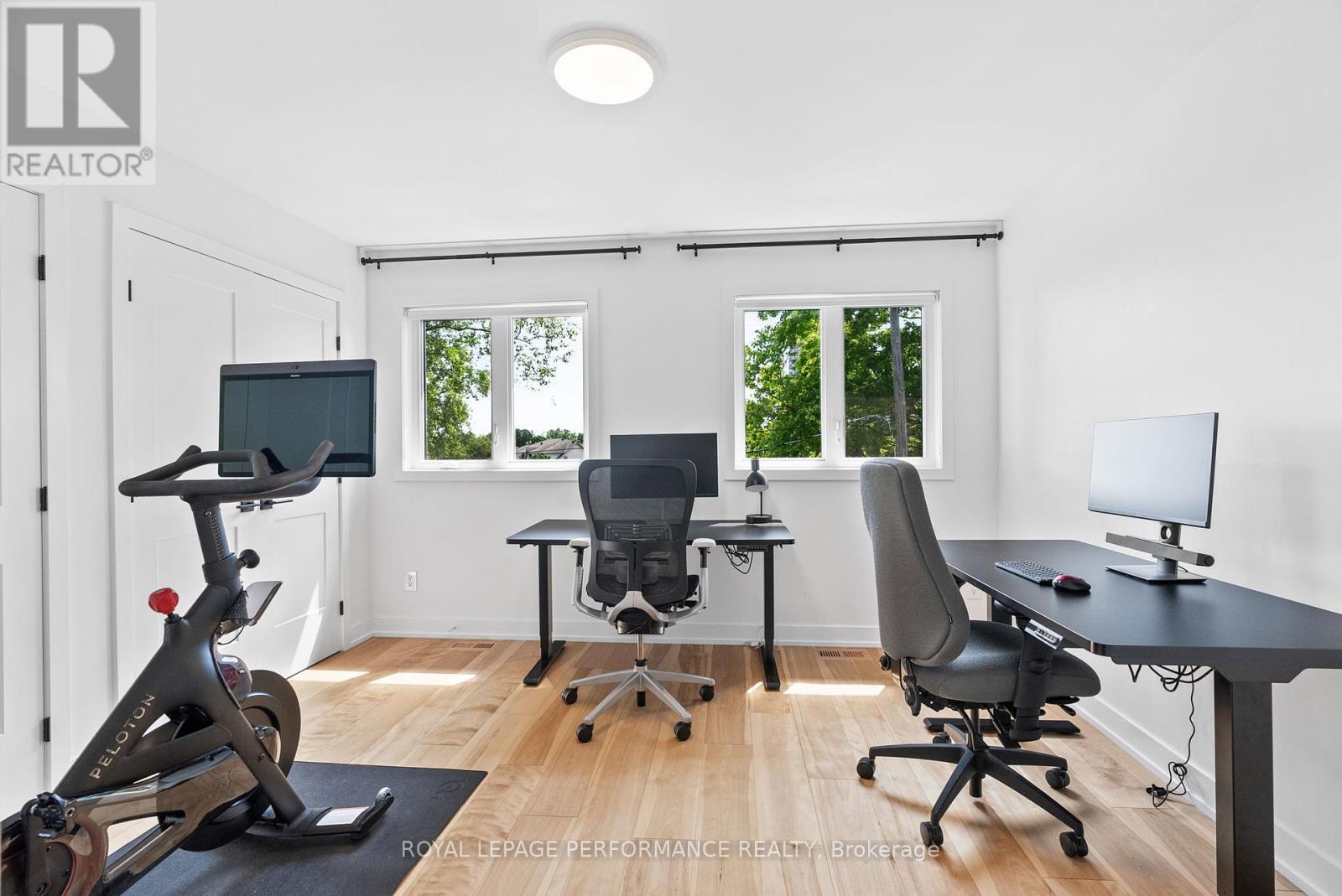 












80 DAGMAR AVENUE

,
Ottawa,




Ontario
K1L5T4

