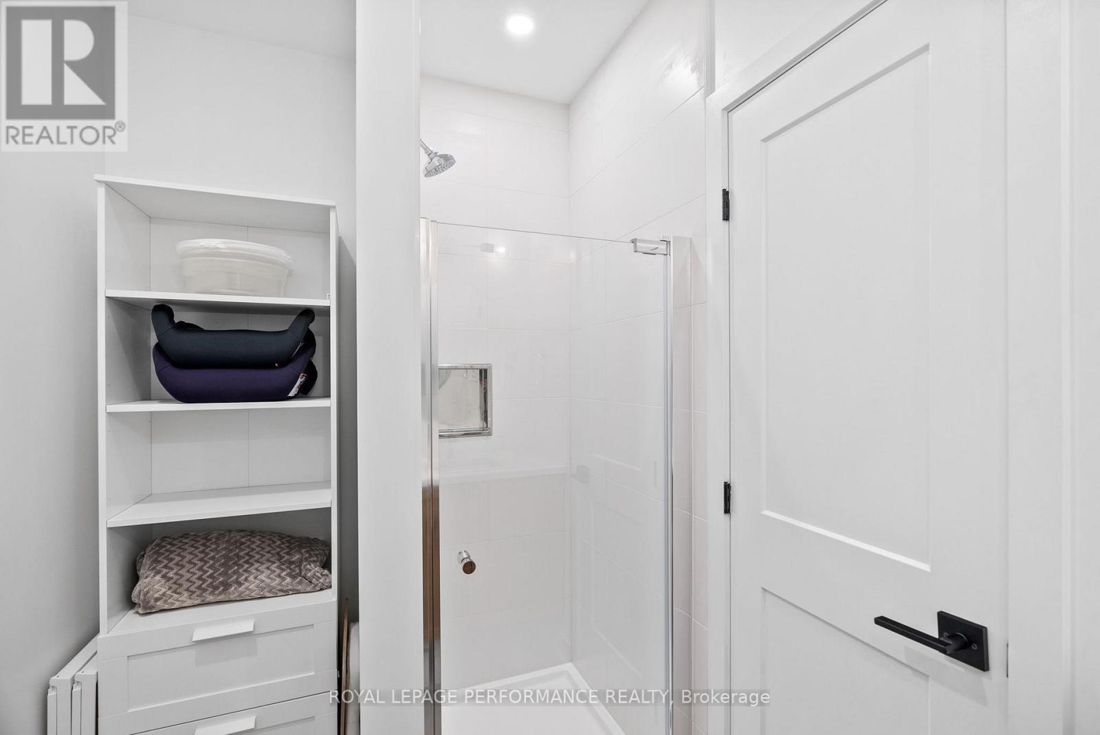












80 DAGMAR AVENUE

,
Ottawa,




Ontario
K1L5T4

