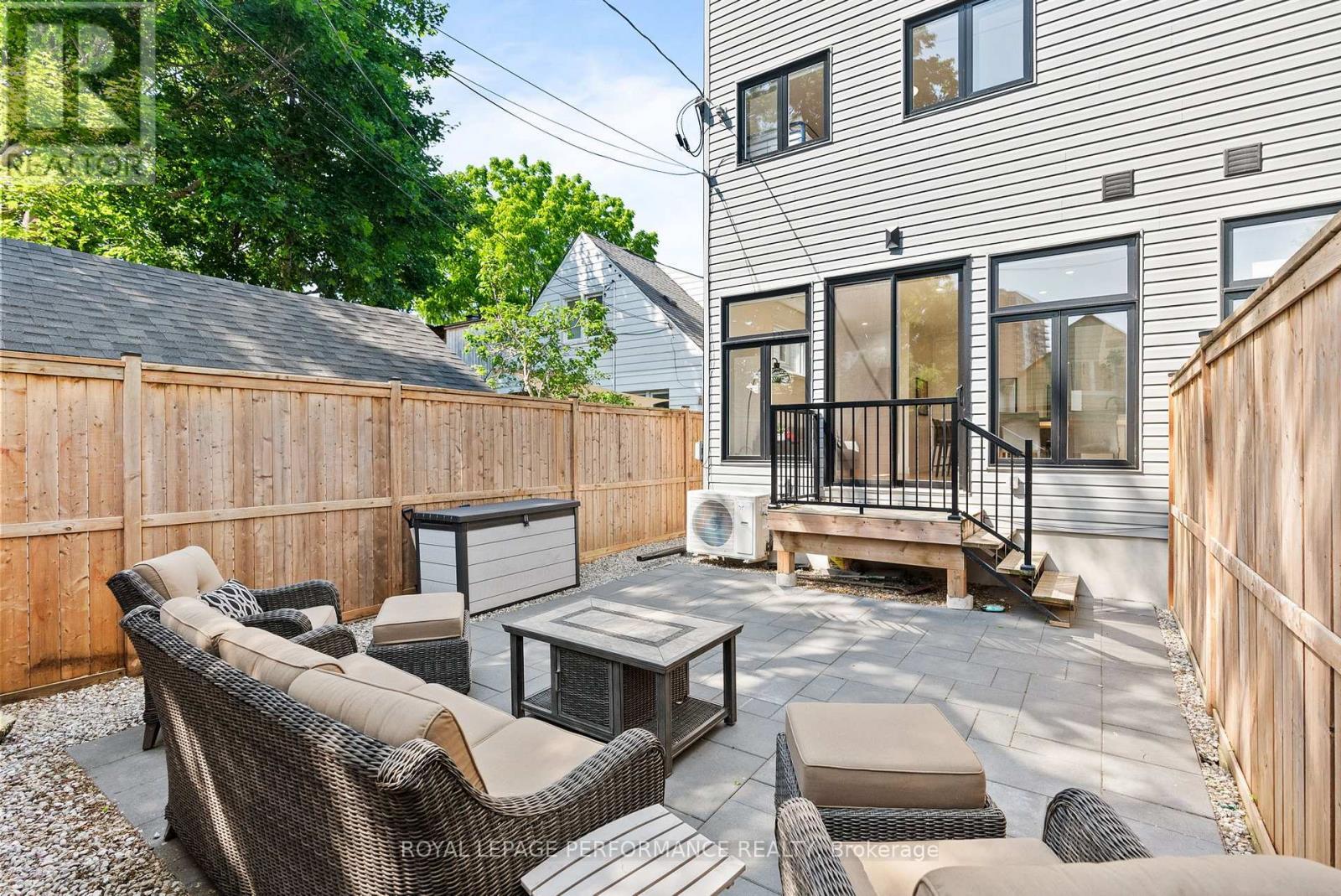 












80 DAGMAR AVENUE

,
Ottawa,




Ontario
K1L5T4

