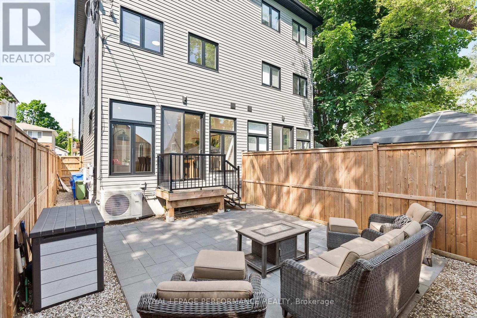 












80 DAGMAR AVENUE

,
Ottawa,




Ontario
K1L5T4

