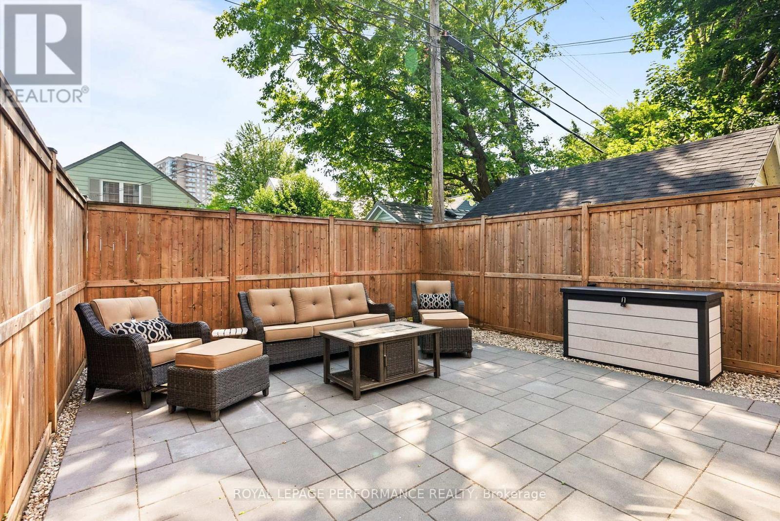 












80 DAGMAR AVENUE

,
Ottawa,




Ontario
K1L5T4

