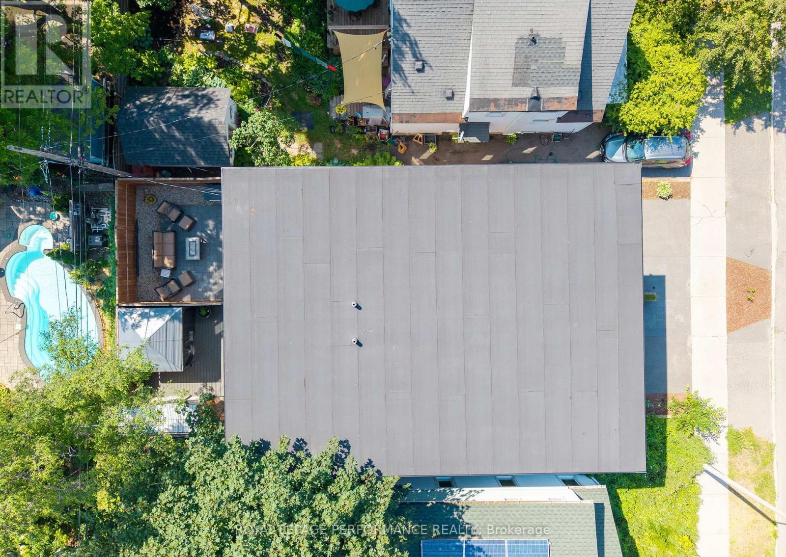 












80 DAGMAR AVENUE

,
Ottawa,




Ontario
K1L5T4

