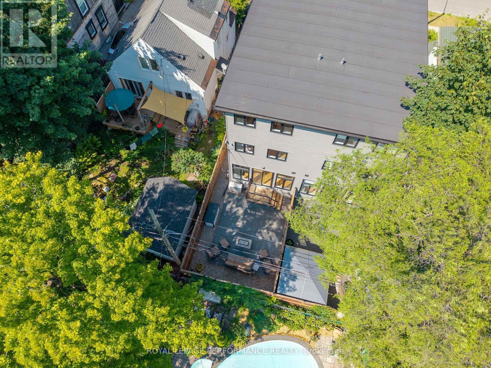 












80 DAGMAR AVENUE

,
Ottawa,




Ontario
K1L5T4


