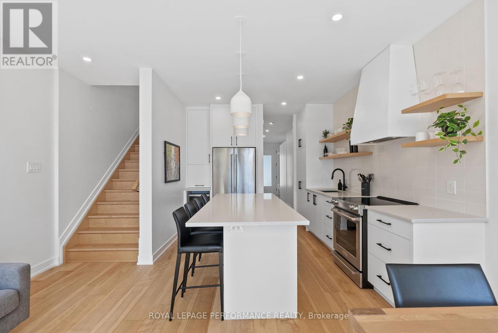 












80 DAGMAR AVENUE

,
Ottawa,




Ontario
K1L5T4

