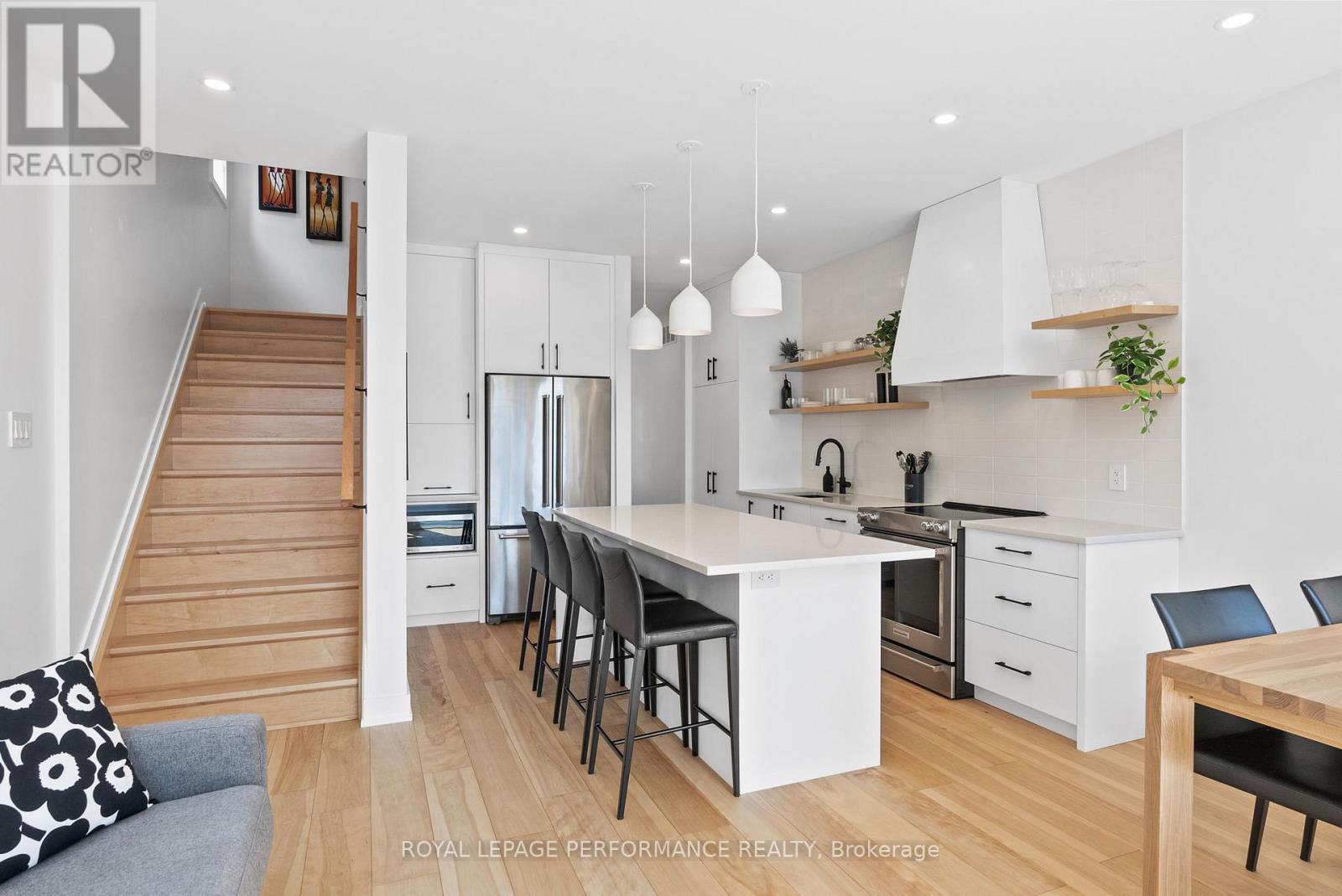 












80 DAGMAR AVENUE

,
Ottawa,




Ontario
K1L5T4

