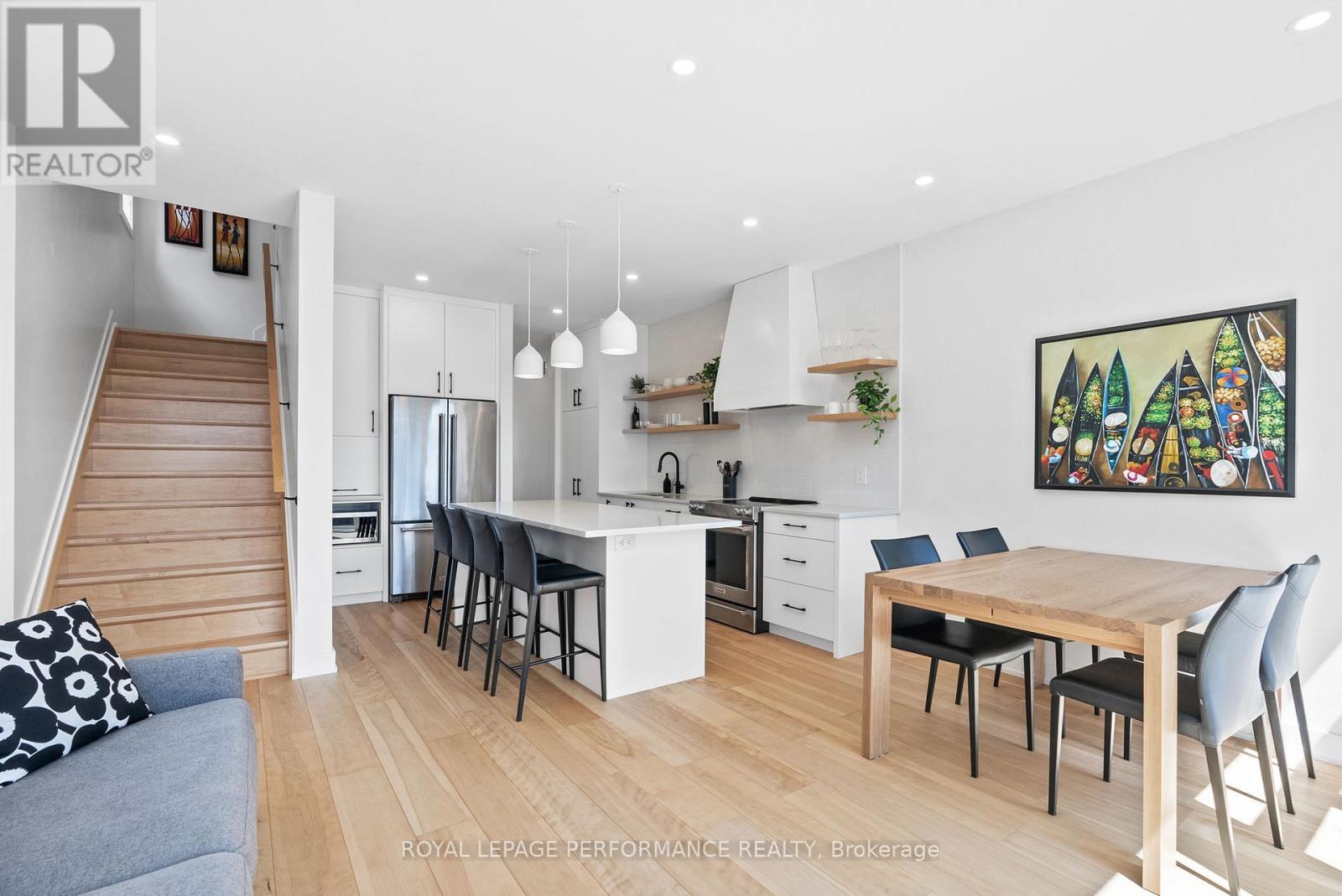 












80 DAGMAR AVENUE

,
Ottawa,




Ontario
K1L5T4

