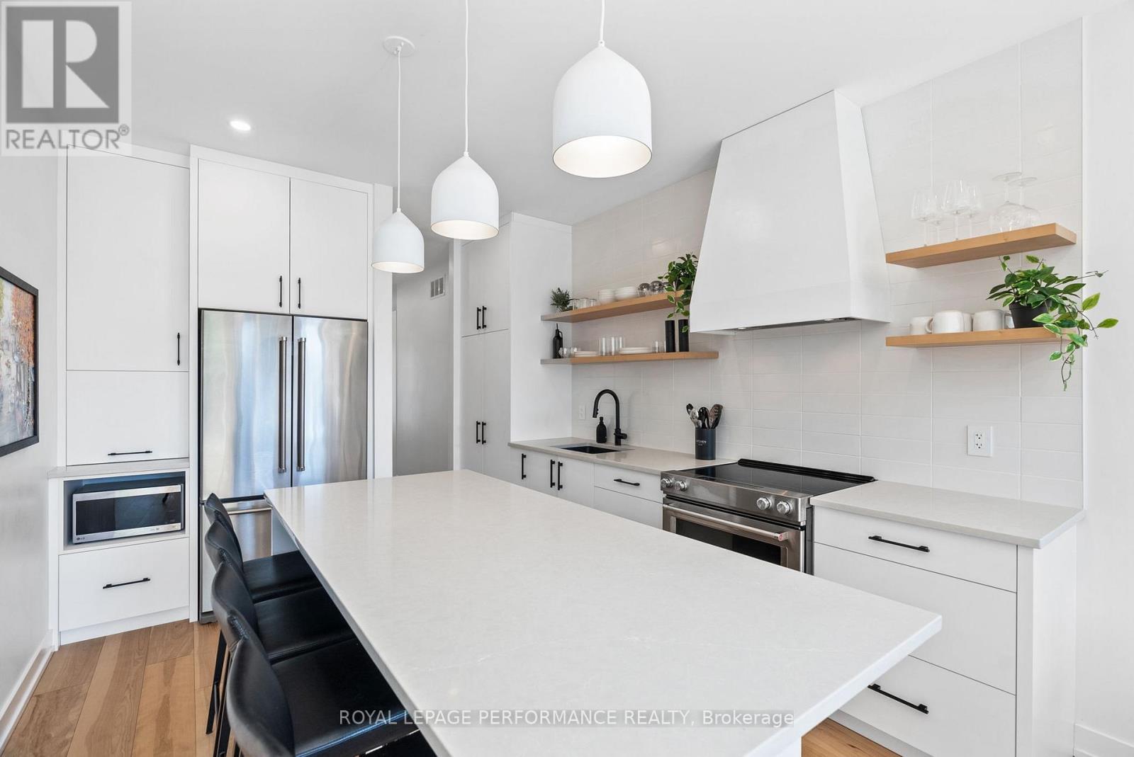 












80 DAGMAR AVENUE

,
Ottawa,




Ontario
K1L5T4

