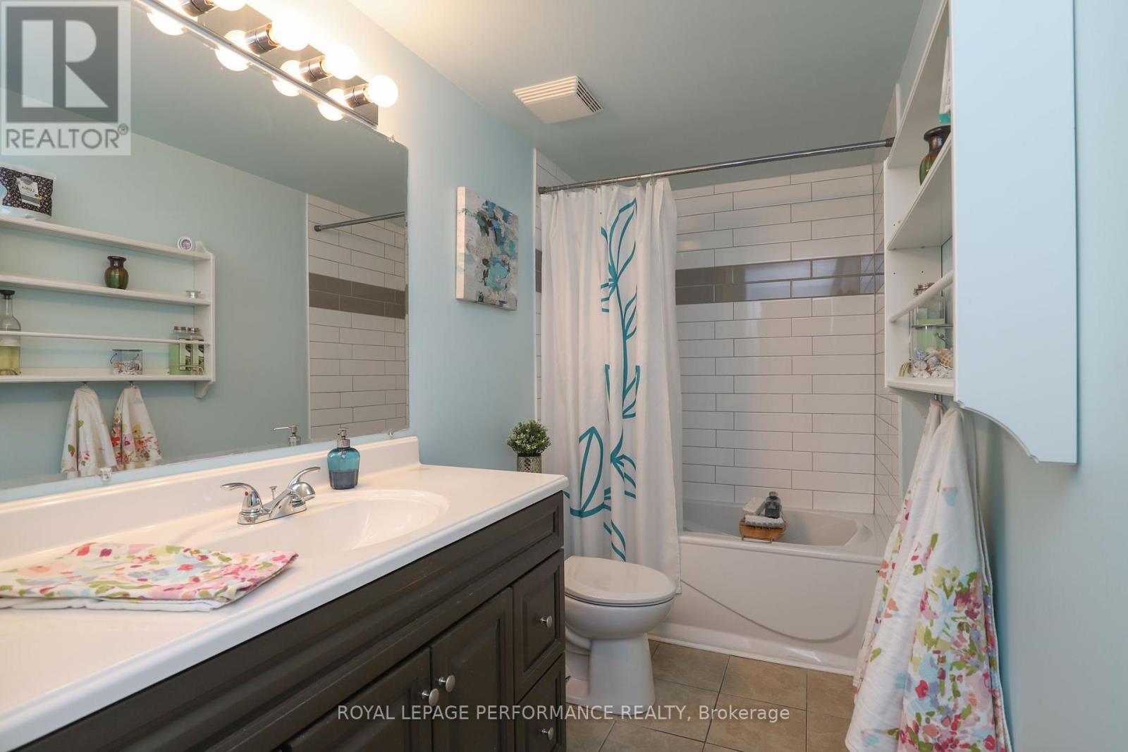 












A - 2 LOVELL LANE

,
Ottawa,




Ontario
K2H9B6

