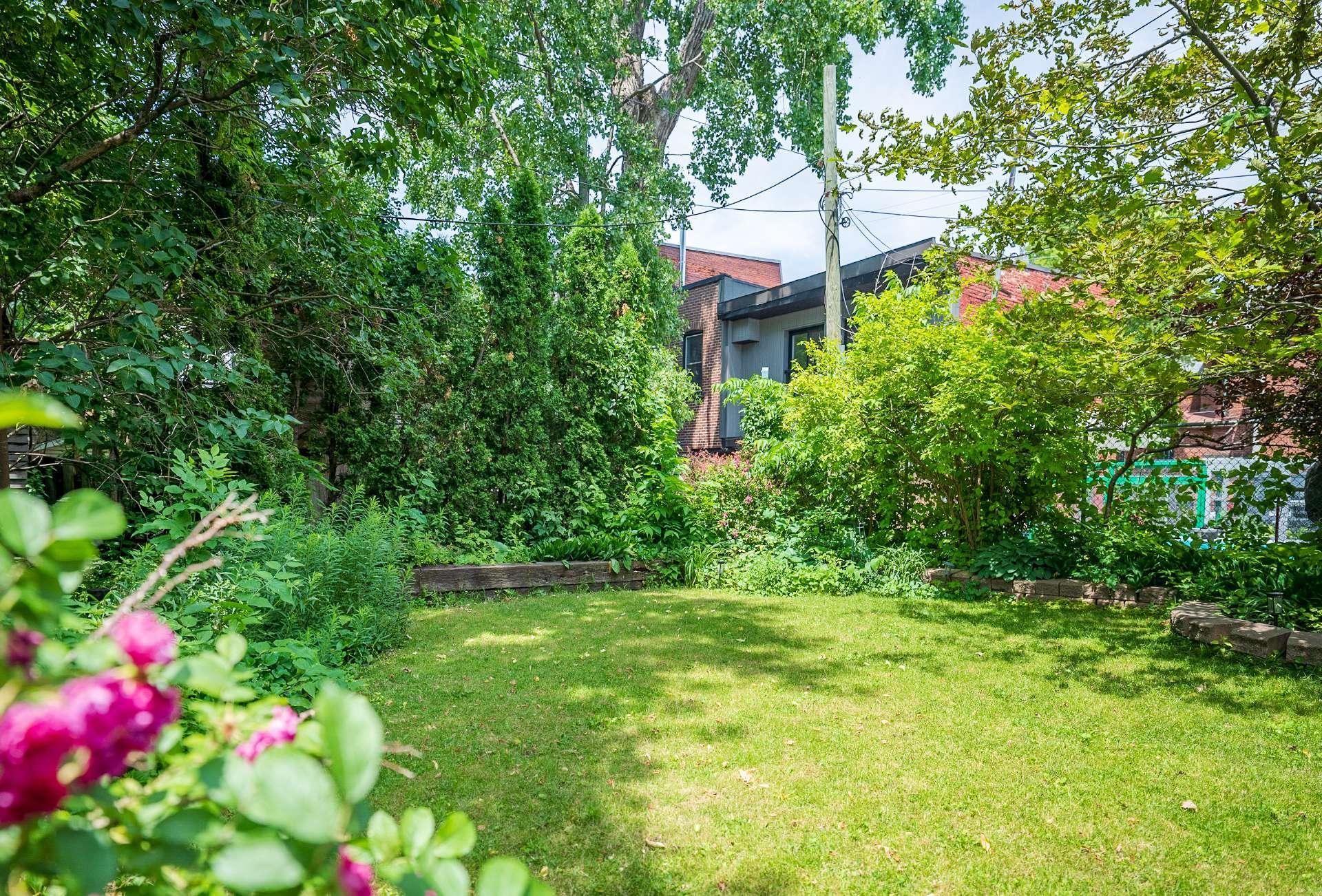 









1809


Rue Grand Trunk

,
Montréal (Le Sud-Ouest),




QC
H3K1M2

