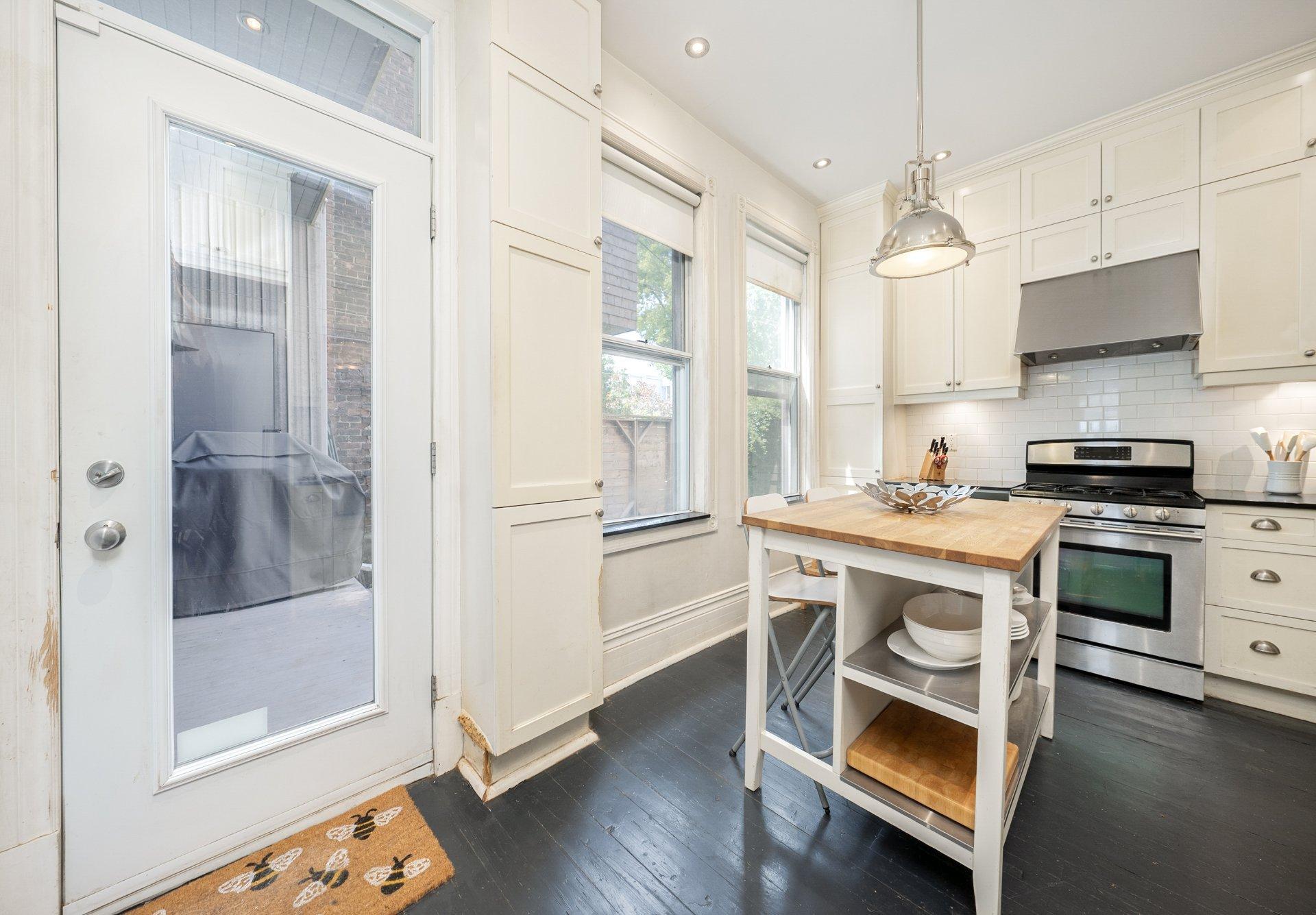 









1809


Rue Grand Trunk

,
Montréal (Le Sud-Ouest),




QC
H3K1M2

