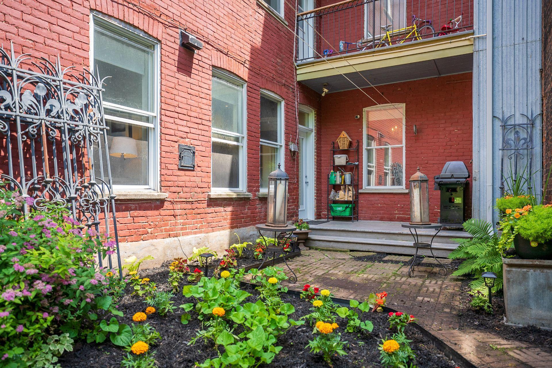 









1809


Rue Grand Trunk

,
Montréal (Le Sud-Ouest),




QC
H3K1M2


