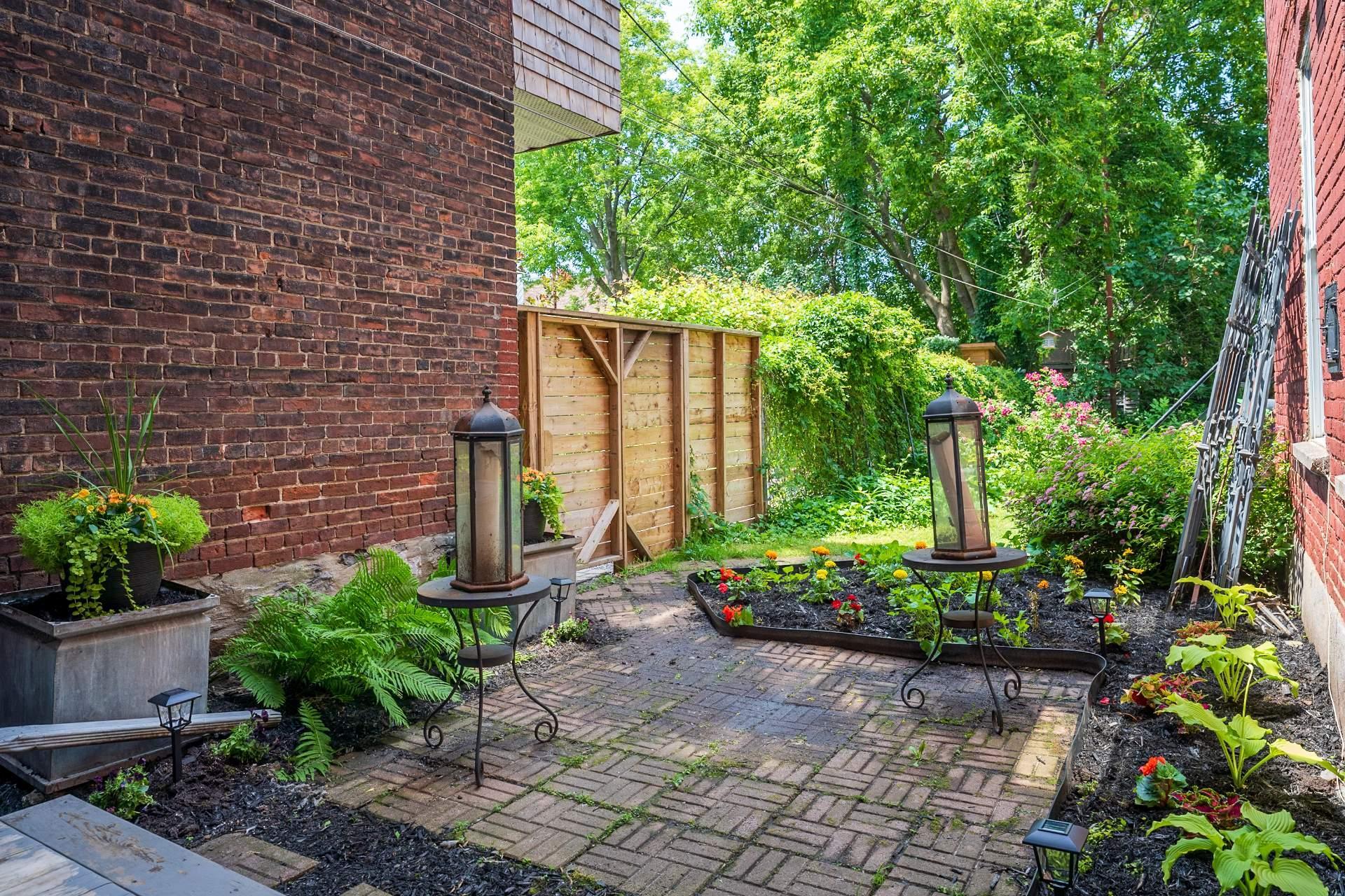 









1809


Rue Grand Trunk

,
Montréal (Le Sud-Ouest),




QC
H3K1M2


