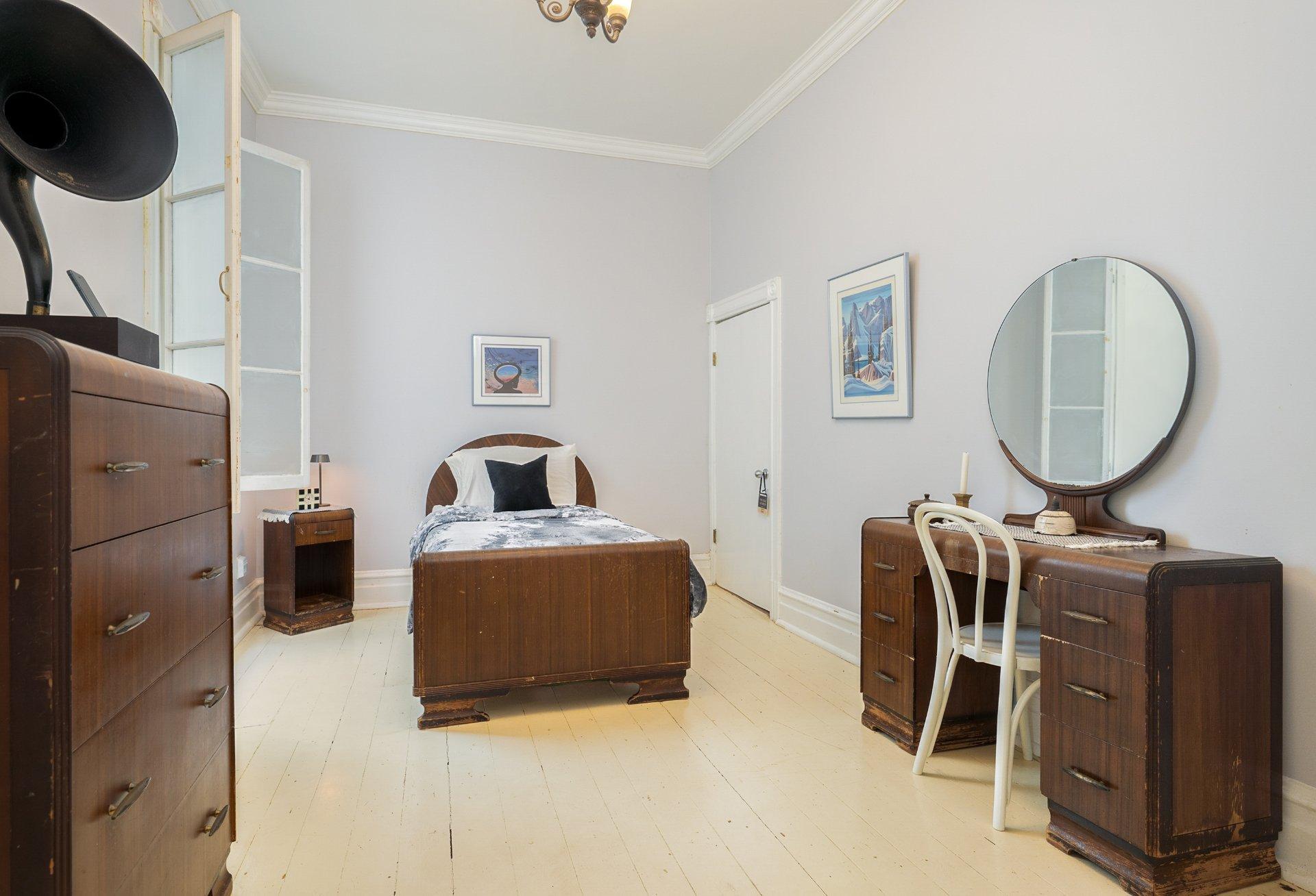 









1809


Rue Grand Trunk

,
Montréal (Le Sud-Ouest),




QC
H3K1M2

