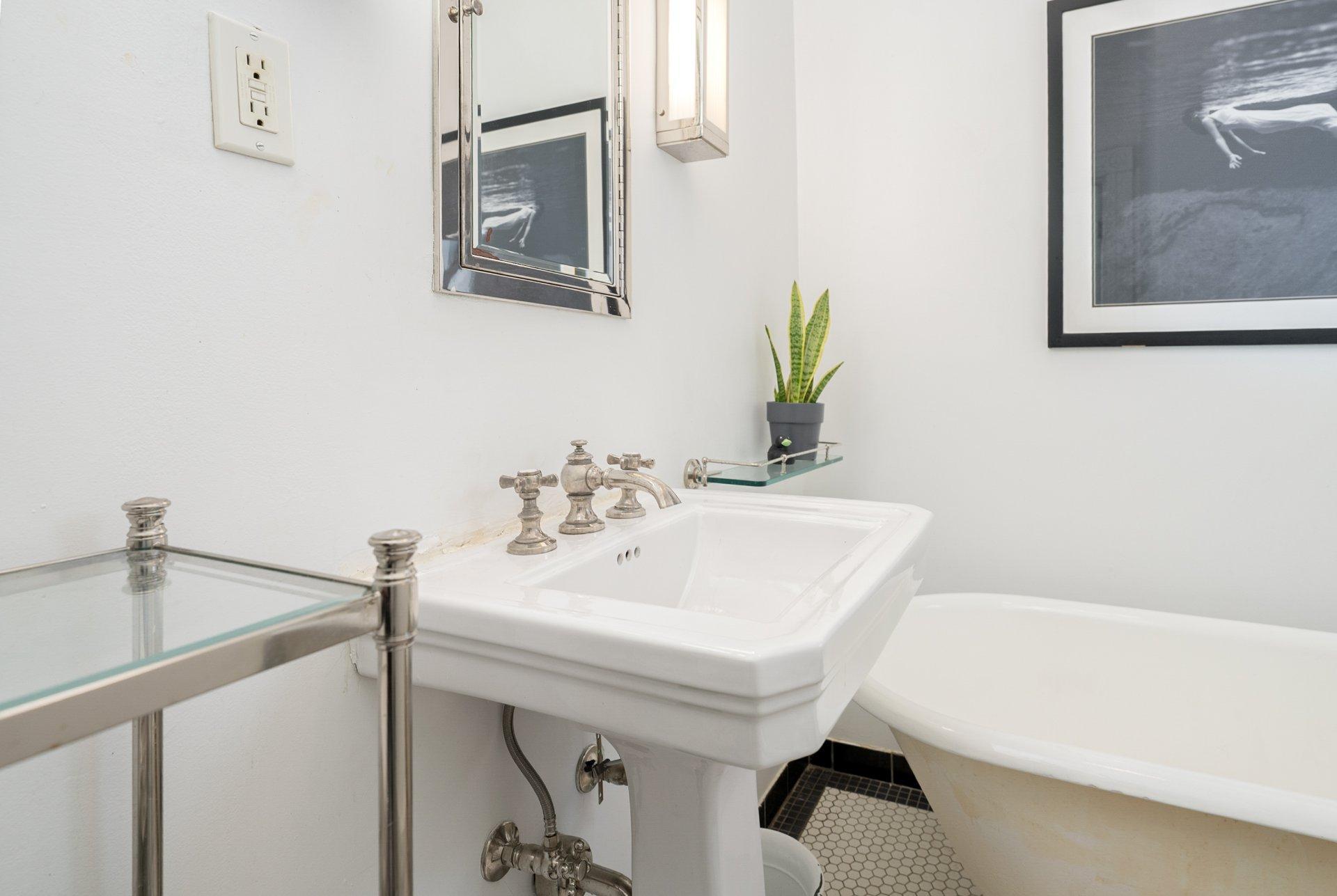 









1809


Rue Grand Trunk

,
Montréal (Le Sud-Ouest),




QC
H3K1M2

