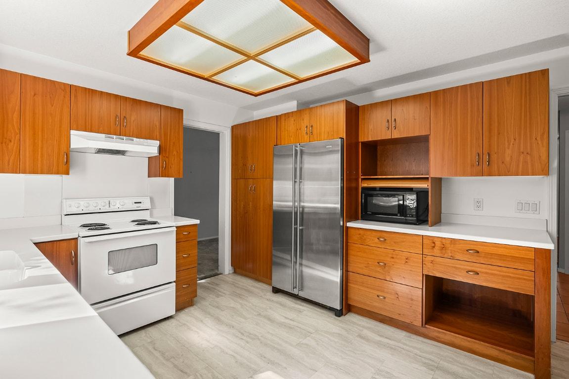 









2595


MAQUINNA

Road,
Kelowna,




BC
V1W 2R9

