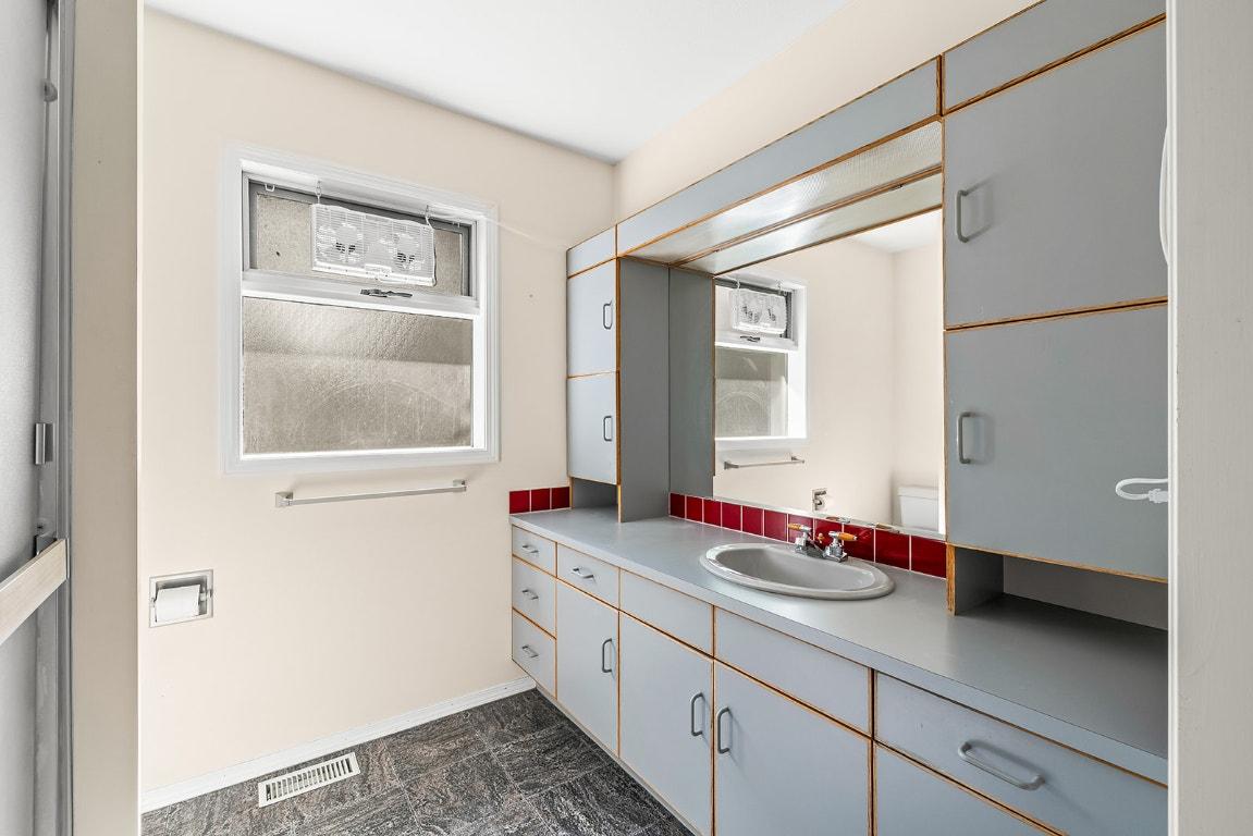 









2595


MAQUINNA

Road,
Kelowna,




BC
V1W 2R9

