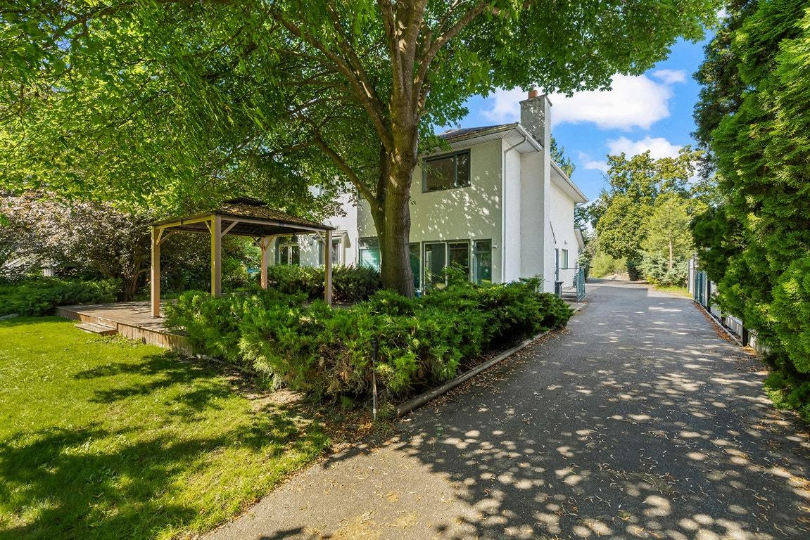 









2595


MAQUINNA

Road,
Kelowna,




BC
V1W 2R9

