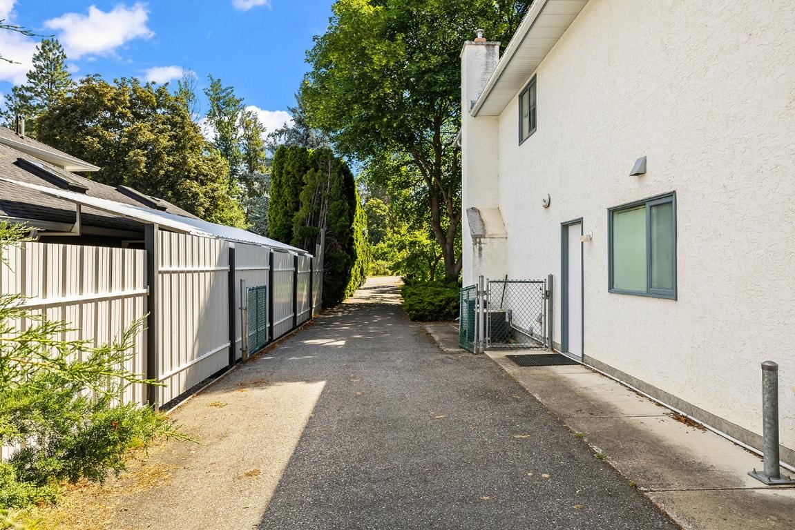 









2595


MAQUINNA

Road,
Kelowna,




BC
V1W 2R9

