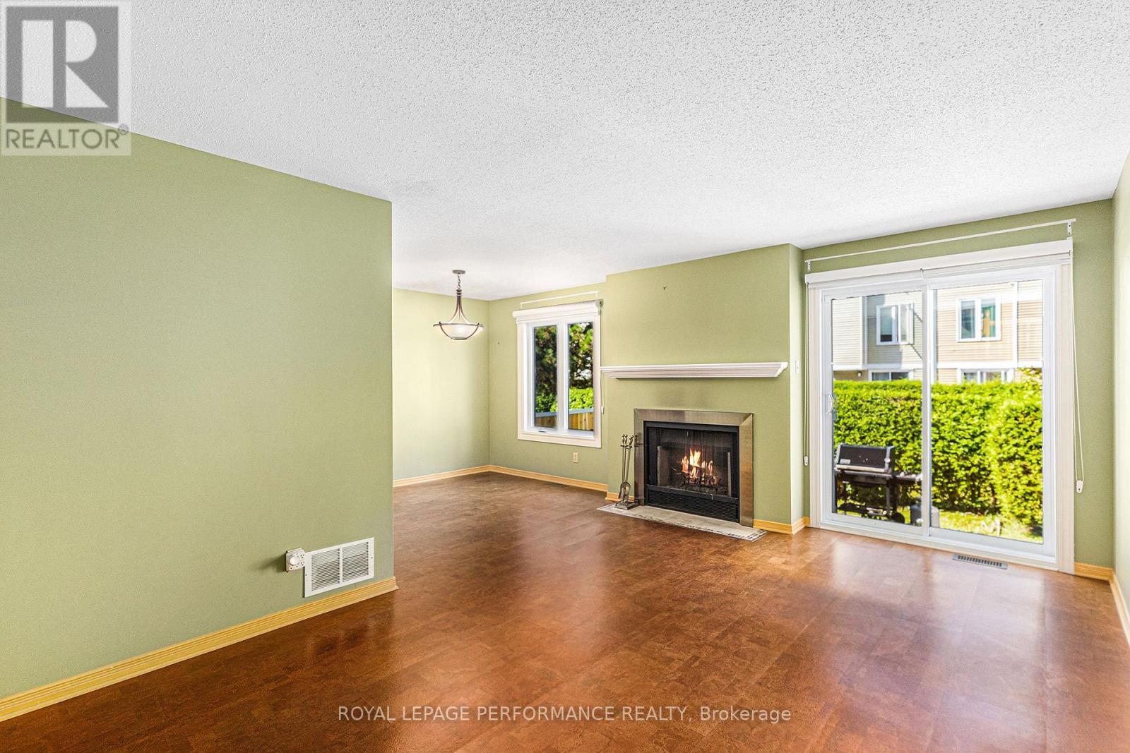 












2015 SUMMERFIELDS CRESCENT

,
Ottawa,




Ontario
K1C7B4

