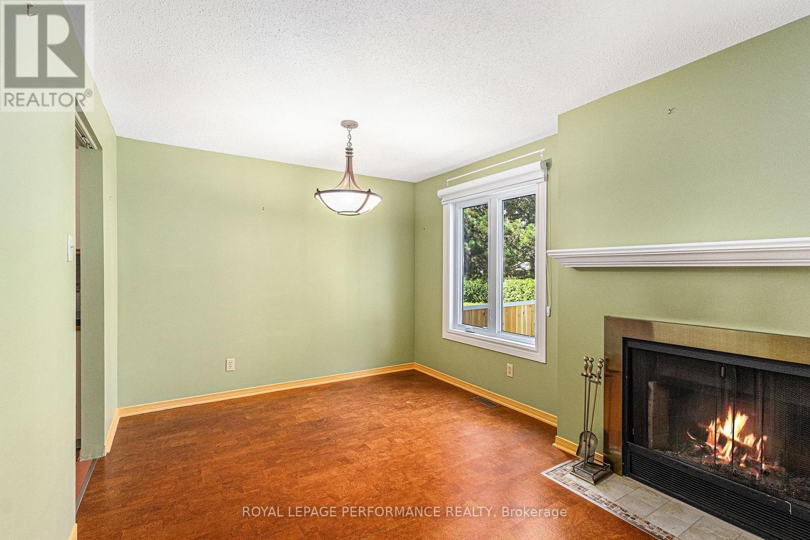 












2015 SUMMERFIELDS CRESCENT

,
Ottawa,




Ontario
K1C7B4

