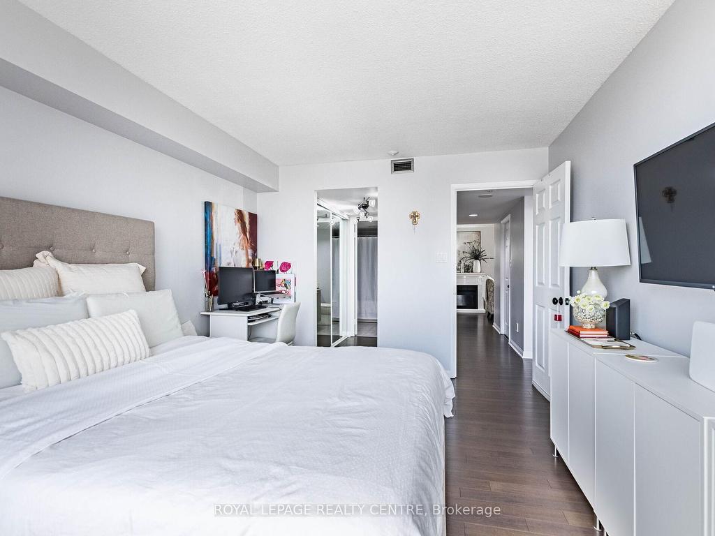 









50


Eglinton

Avenue West, 601,
Mississauga,




ON
L5R 3P5

