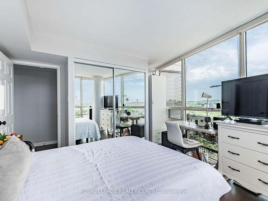 









50


Eglinton

Avenue West, 601,
Mississauga,




ON
L5R 3P5

