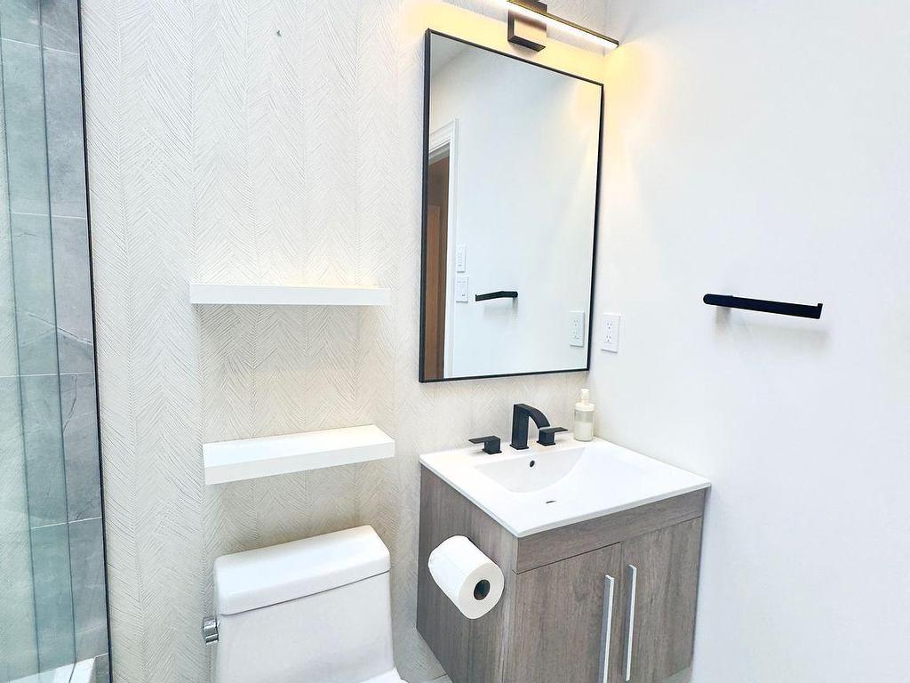 









462


Luzon

Crescent, Room,
Mississauga,




ON
L5B 3W9


