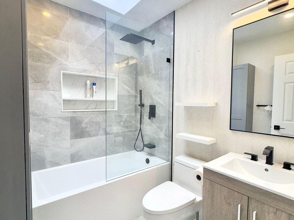 









462


Luzon

Crescent, Room,
Mississauga,




ON
L5B 3W9

