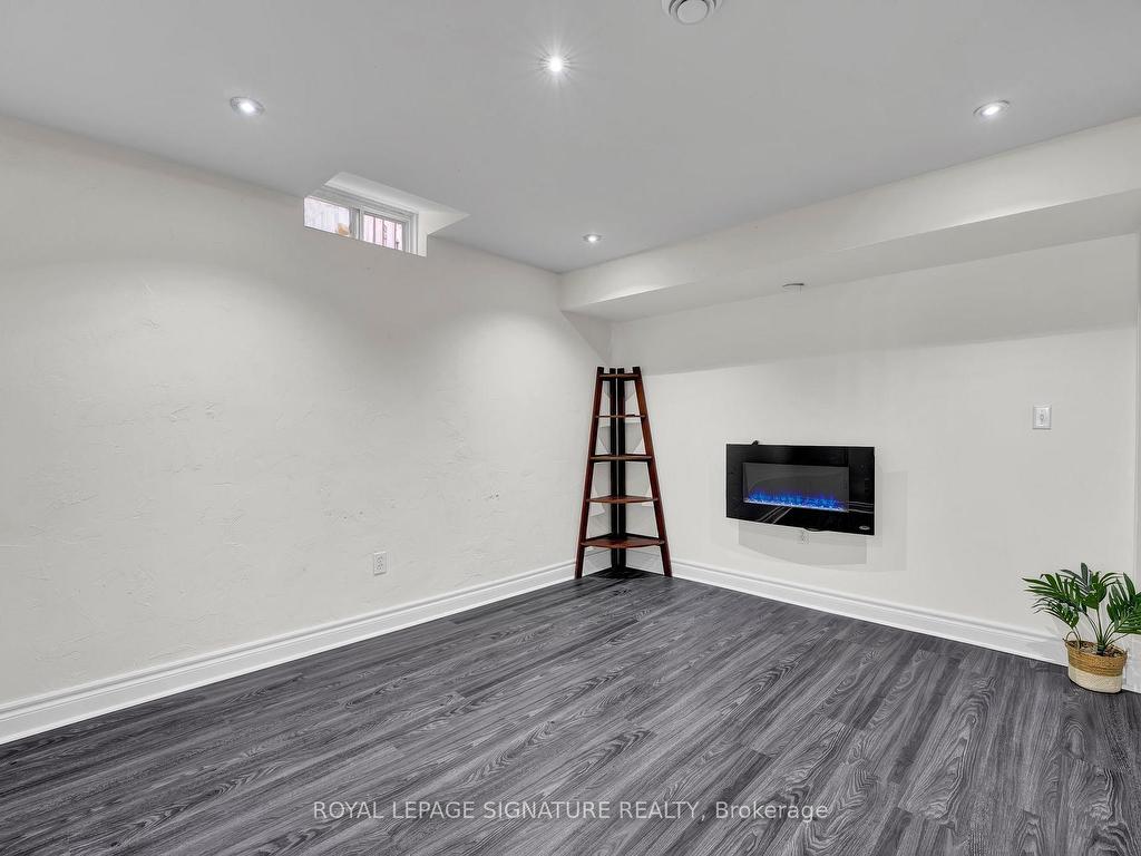 









4502


Violet

Road,
Mississauga,




ON
L5V 1J9

