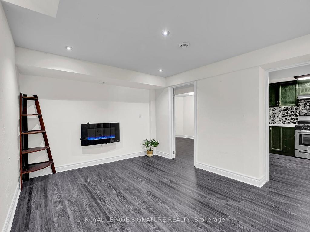









4502


Violet

Road,
Mississauga,




ON
L5V 1J9

