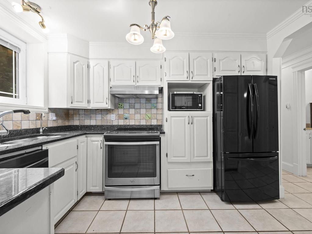 












333/335 Kings Road

,
Wellington,




NS
B2T 1A2

