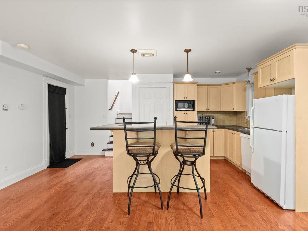 












333/335 Kings Road

,
Wellington,




NS
B2T 1A2


