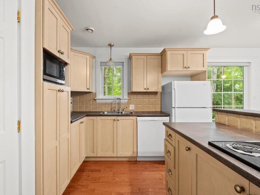 












333/335 Kings Road

,
Wellington,




NS
B2T 1A2

