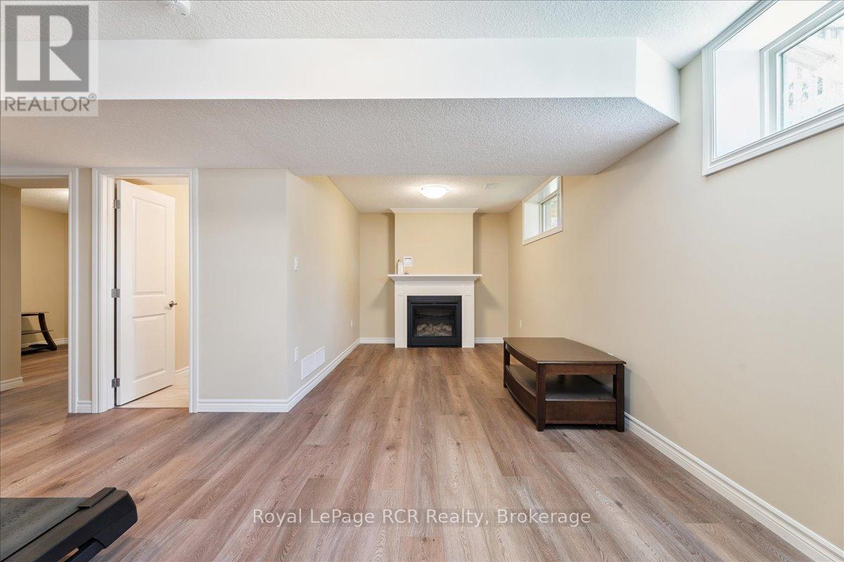 












1302 14TH AVENUE E

,
Owen Sound,




Ontario
N4K0A1

